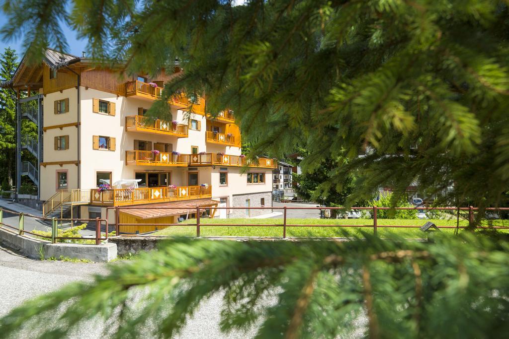 Relais San Giusto Hotel Campitello di Fassa Bagian luar foto