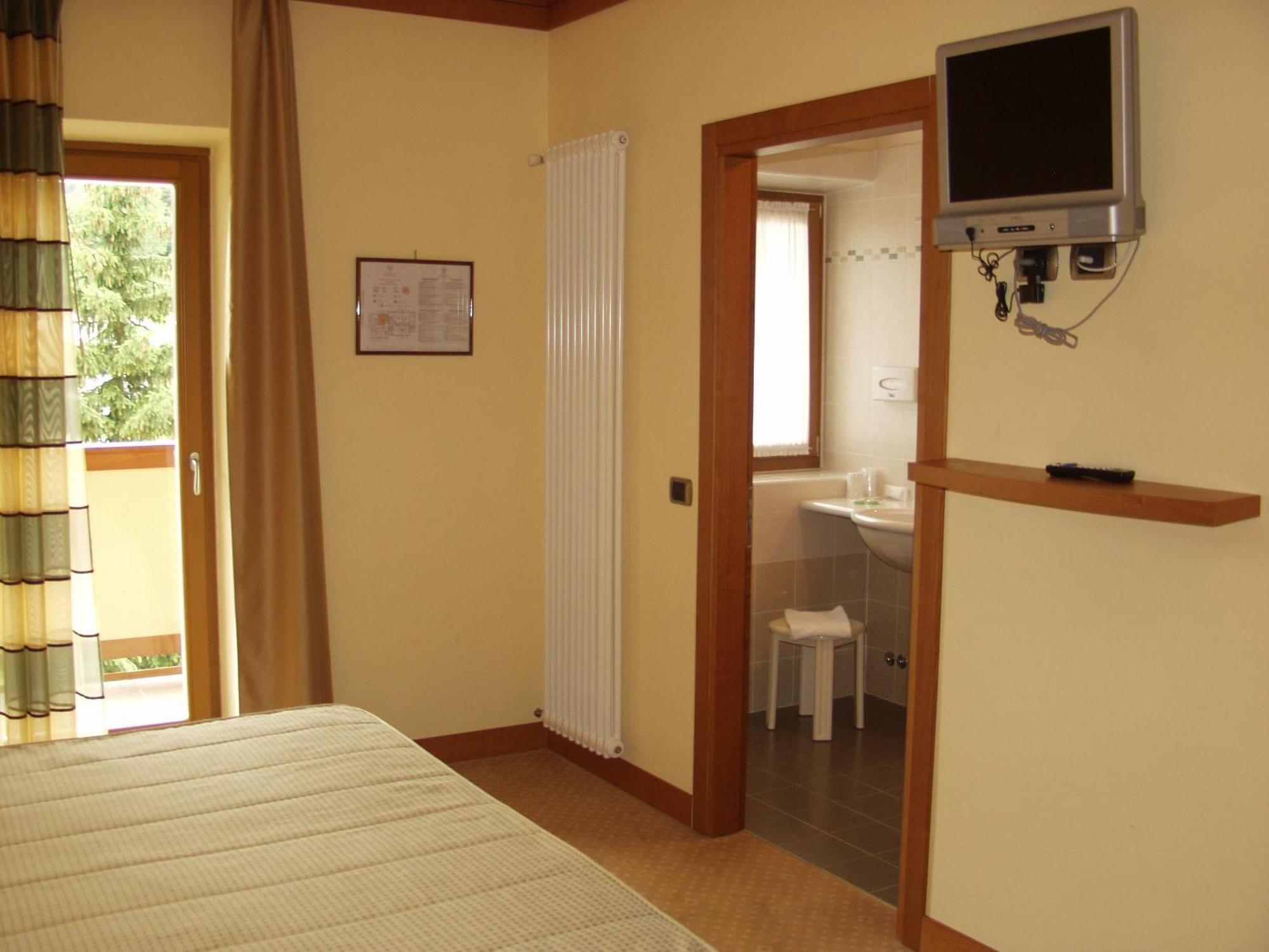 Relais San Giusto Hotel Campitello di Fassa Bagian luar foto