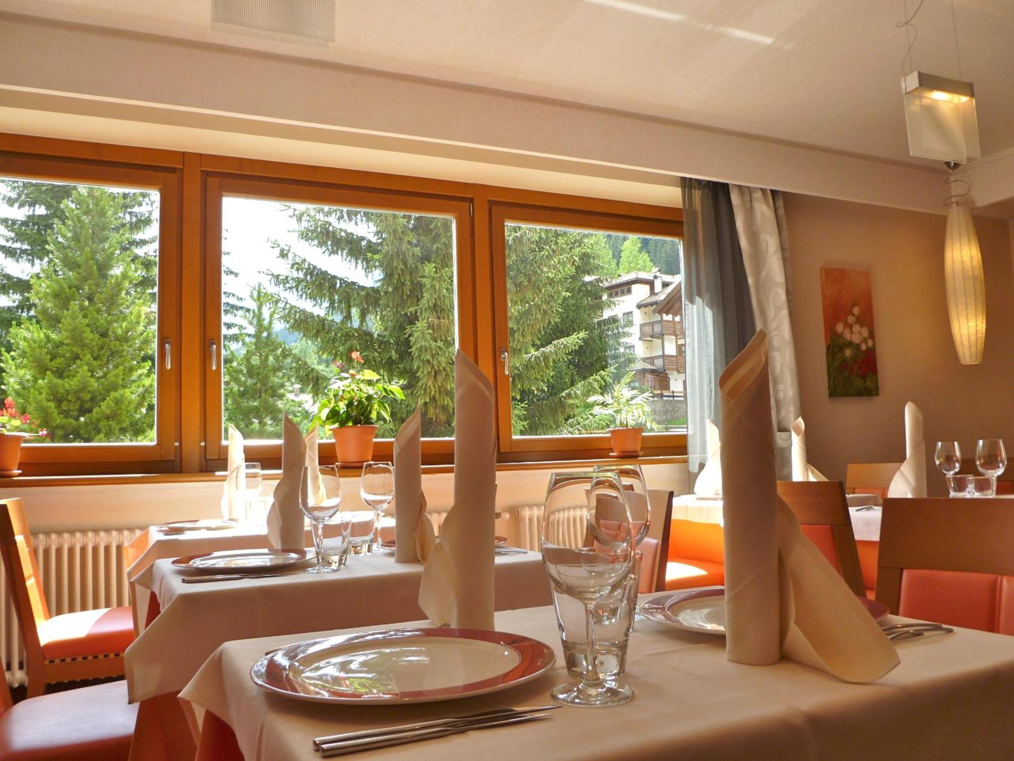 Relais San Giusto Hotel Campitello di Fassa Bagian luar foto