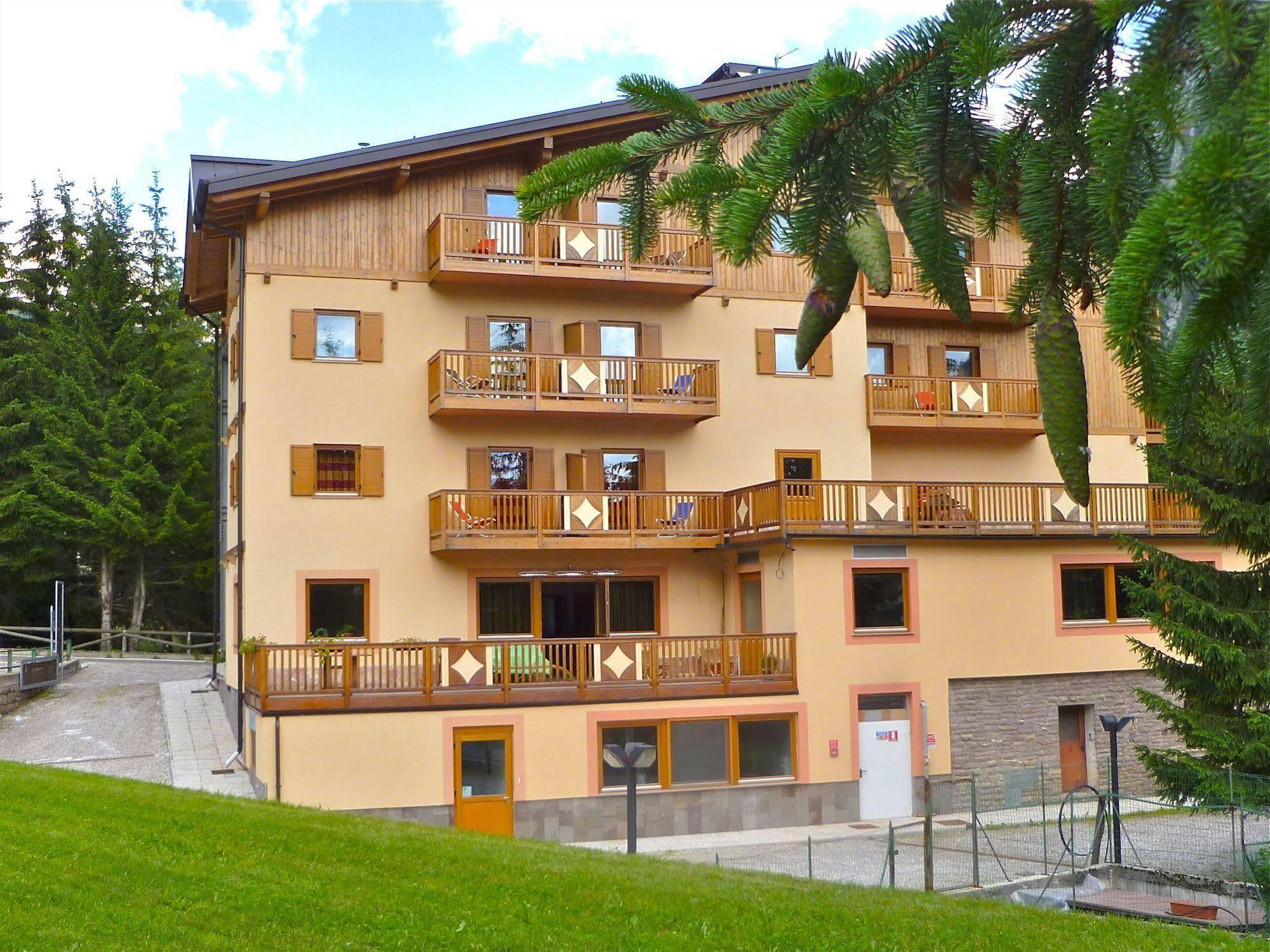 Relais San Giusto Hotel Campitello di Fassa Bagian luar foto