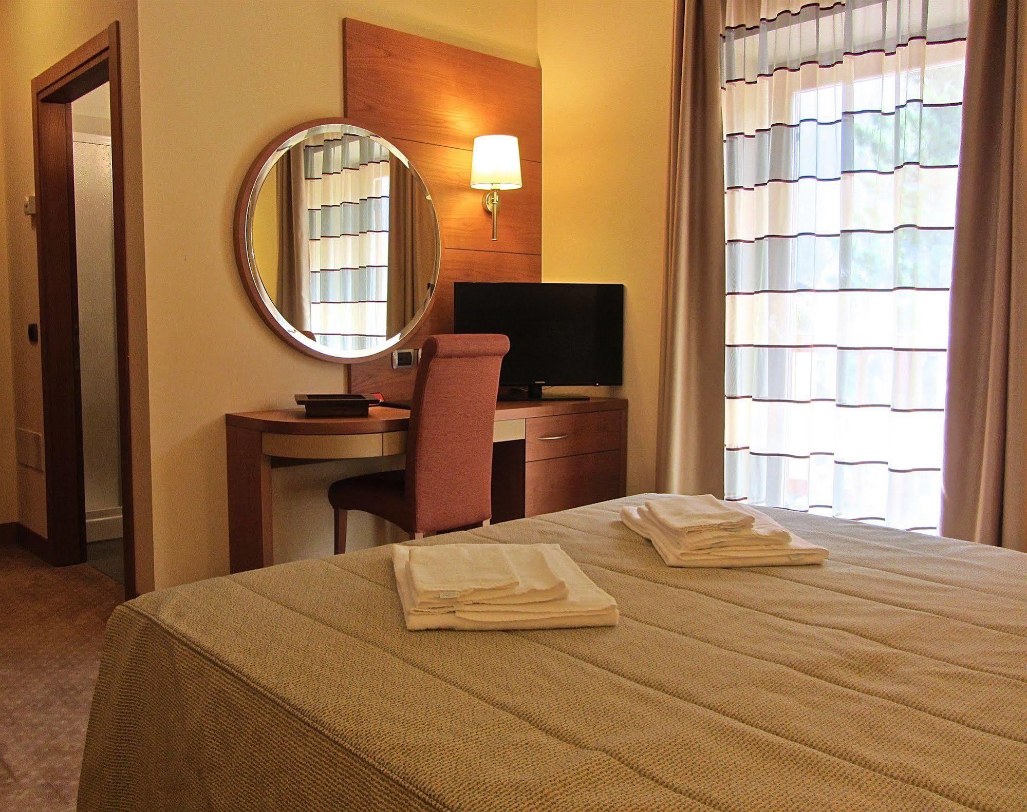 Relais San Giusto Hotel Campitello di Fassa Bagian luar foto