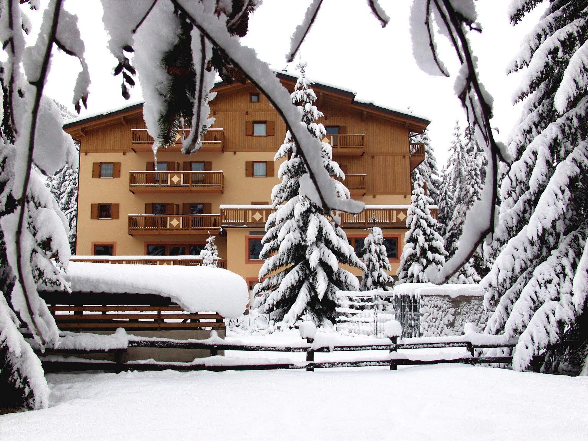 Relais San Giusto Hotel Campitello di Fassa Bagian luar foto