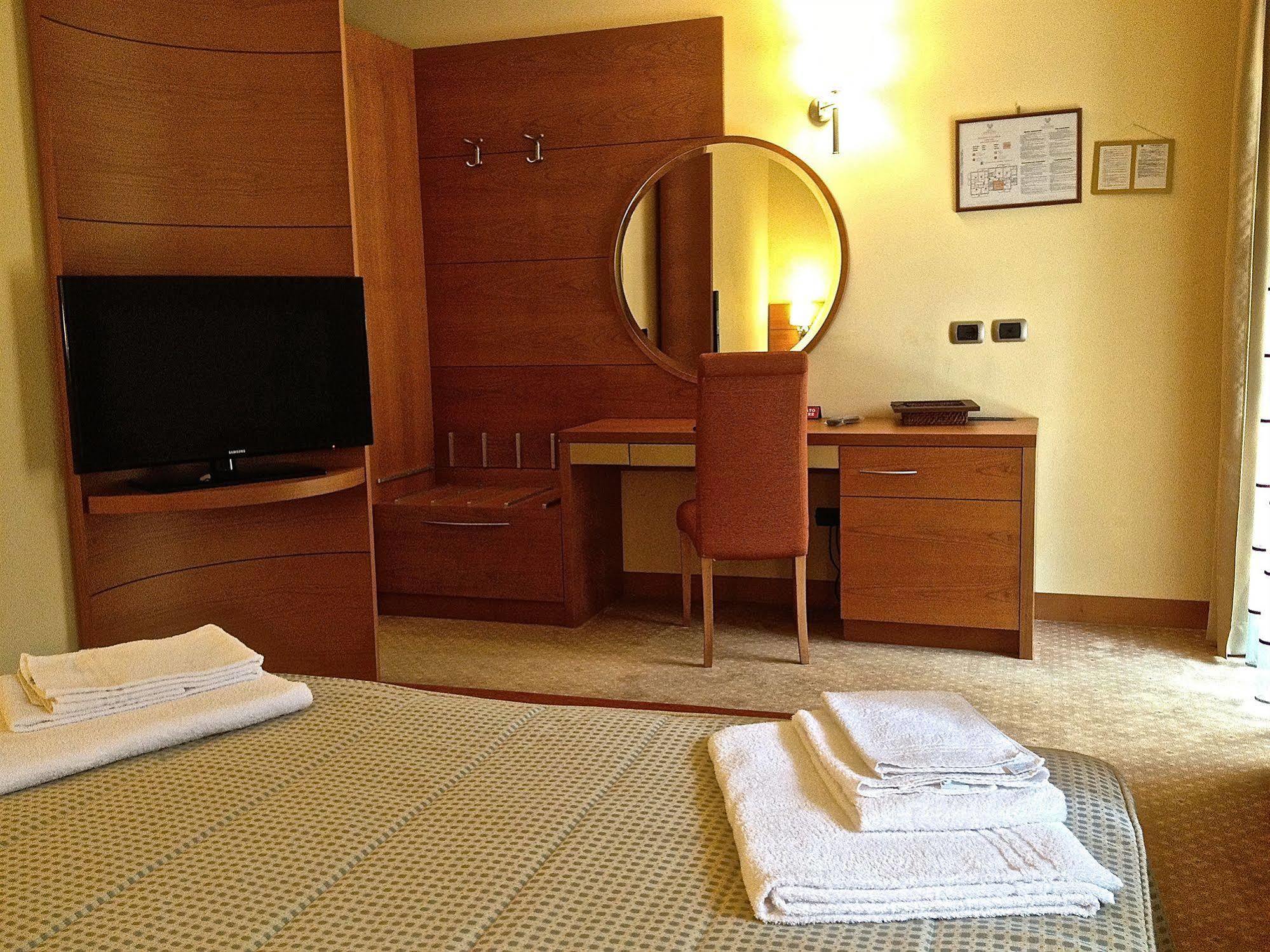 Relais San Giusto Hotel Campitello di Fassa Bagian luar foto