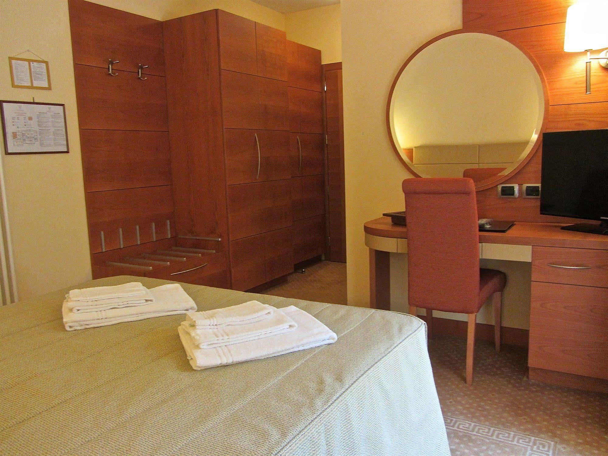 Relais San Giusto Hotel Campitello di Fassa Bagian luar foto